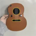 Pochon etui pour mediator de guitare en cuir marron avec chaine metal et bouton pression - 12.7x16.5cm / Marron