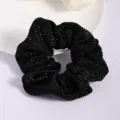 Coletero de pelo negro brillante para mujer, goma elástica brillante para peinados chic. - Negro Brillante