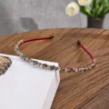 Diadema retro de cuentas de cristal con base de tela roja, accesorio elegante para el cabello. - Rojo