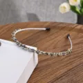 Variante de diadema de pedrería y cristal gris dorado, accesorio de pelo retro y elegante. - Gris