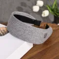 Serre-tête large en tricot gris uni pour femme, élégant accessoire de coiffure tendance. - Gris