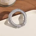 Elegante coletero de satén plisado gris accesorio de cabello duradero para mujeres - Gris