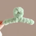 Green plush hair claw clip, large fluffy shark clip for women winter hairstyle styling daily use. - 13cm / Green