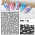 Detailopname van 3D kersenbloesem nagelstickers, ultrafijn patroonvel en nagel-effect. - DH-433 / Wit