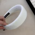 Weißes Wollfilz breites Haarband minimalistisch französischer Stil eleganter Haarreif für Damen. - Beige Haarband