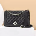 Borsa a tracolla trapuntata nera da donna con catena dorata, elegante borsetta. - Nero