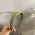 Diadema ancha y mate verde para mujer, accesorio para el cabello elegante y minimalista. - Verde
