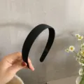 Diadema ancha negra mate minimalista, elegante accesorio para el cabello de uso diario. - Negro