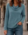 Haut à manches longues côtelé uni pour femme avec col bénitier vue détaillée et confortable. - Bleu ciel