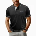 Primo piano dettagliato della maglietta Henley grigia a maniche corte con tasca e profilo. - Taglia S / Top / Grigio Scuro (3K-AL3-DXTX-50)