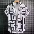 Chemise décontractée à manches courtes pour homme avec motif géométrique abstrait. - S / Hauts / Impression Géométrique Noir et Blanc (HJ-jk005)