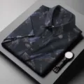 Men's short sleeve stretch shirt with stylish feather digital print and classic collar. - Black 9207