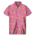 Camisa casual de manga corta para hombre con un estampado de helado rosa muy vibrante. - Estilo con Estampado de Dibujos Animados de Helado Rosa
