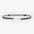 Fine ceinture en cuir noir pour femme avec boucle métallique dorée, design élégant. - Napa Noir