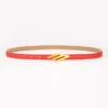 Fine ceinture en cuir rouge elegante pour femme avec boucle dores, ideale pour jeans et ete. - Grain Croisé Rouge