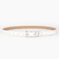 Ceinture en cuir blanc minimaliste avec boucle ardillon argentée, détail d'accessoire casual. - 105cm / Blanc
