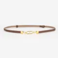 Élégant fin ceinture en cuir marron pour femmes avec boucle crochet métallique dorée de luxe. - Caramel Nappa