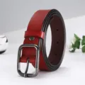 Stijlvolle rode rundleer damesriem voorzien van een elegante vierkante metalen gesp. - Zwarte Gesp - Roodbruin / 105cm