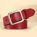 Rode lederen damesriem met stijlvolle vierkante metalen gesp, trendy minimalistisch mode-accessoire. - 100cm / Rood