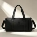Große schwarze Reisetasche Sporttasche für Fitness und Kurztrips mit Schultergurt groß - Schwarz