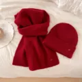 Ensemble écharpe et bonnet en tricot rouge, chapeau en laine chaude et écharpe confortable. - Rouge