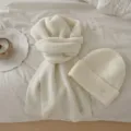 Ensemble écharpe et bonnet en tricot blanc confortable pour automne hiver, texture douce. - Crème