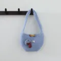 Mini sac à main tricoté bleu clair avec bouton corne, joli détail de décoration de champignon, sac cabas. - Bleu