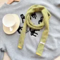 Écharpe longue et fine en tricot motif écossais Y2K, jaune bleu, accessoire chaud. - Jaune