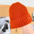 Bonnet en tricot côtelé orange pour femme, bonnet slouchy d'hiver chaud avec petit bouton. - Taille unique / Kaki