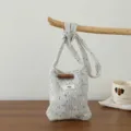 Sac bandoulière en tricot avec bouton corne et taille mini, accessoire parfait automne hiver. - Blanc Cassé