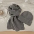 Ensemble écharpe et bonnet en tricot gris, accessoire chaud en laine pour l'hiver doux. - Gris Chiné