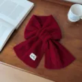 Vue détaillée d'écharpe tricotée vintage en mélange de laine style coréen pour l'hiver. - Design Croisé Torsadé / Cuivre Rétro