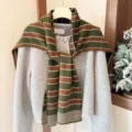 Écharpe châle en tricot à rayures multicolores élégante pour femme, accessoire polyvalent et chaud. - Vert Café