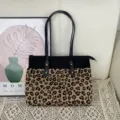 Sac cabas en tricot motif leopard avec poignees noires et fermeture eclair pour usage quotidien. - Léopard Marron / M