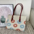 Sac cabas en tricot décontracté avec motifs de donuts mignons et poignées rouges. - Cercles Multicolores / M