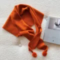Écharpe tricotée orange avec pompons mignons, foulard chaud d'hiver pour femmes au style élégant. - Kaki