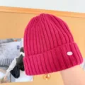 Bonnet en tricot de laine magenta vif, chaud et confortable, parfait pour l'hiver et les femmes. - Taille unique / Rose Merlot
