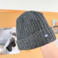 Bonnet tricoté chaud pour femme, bonnet côtelé en laine gris foncé, confortable et élégant hiver. - Taille unique / Gris Premium