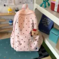 Zaino rosa a pois in stile dolce con ciondolo a orsetto e scomparti spaziosi per ragazze - Rosa + Orsetto con cappello rosso
