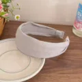 Gemütlicher, breiter Strick-Haarreif mit Herzmuster für Damen, stilvolles graues Haaraccessoire. - Cremegrau Herz Gestrickter Haarreif