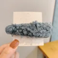 Cómoda pinza para el pelo azul esponjosa de otoño e invierno, horquilla de borreguito. - Clip de Gota / Azul Niebla