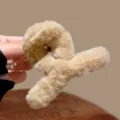 Pinza de pelo de felpa caqui suave, garra de pelo de piel sintética para otoño e invierno. - Caqui