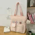 Borsa tote in tela rosa con tasca trasparente, simpatiche spillette e ciondolo di peluche. - Rosa Con Ciondolo