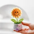 Pianta di girasole all'uncinetto fatta a mano fiore in lana lavorato a maglia regalo SKU - Girasole Sorridente in Vaso