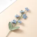 Ramoscello di fiori non-ti-scordar-di-me all'uncinetto fatto a mano, decorazione floreale blu. - Non scordarti di me Verticale-Blu