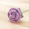 Fiore di rosa viola all uncinetto fatto a mano variante, regalo ideale per San Valentino. - Rosa Bolla - Viola