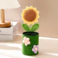 Details van handgemaakte gehaakte zonnebloem pennenhouder, leuke bureau organizer en decor. - Zonnebloem