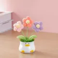 Pianta in vaso con fiori all'uncinetto fatti a mano e simpatico vaso in ceramica a forma di anatra. - Pianta in Vaso Anatra Fortunata - Bignè (Rosa Arancione Viola)
