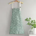 Delantal impermeable de cuadros florales con correa ajustable para el cuello para cocina y hogar. - Pata de Gallo Verde