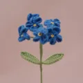 Mazzo di nontiscordardime all'uncinetto fatto a mano, fiore di lana per regalo compleanno e casa. - Blu scuro